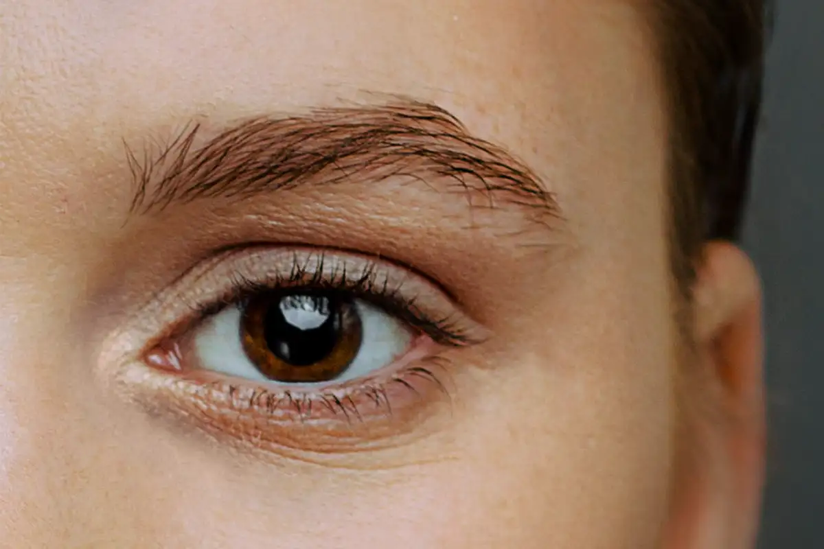 Brow Shaping Before