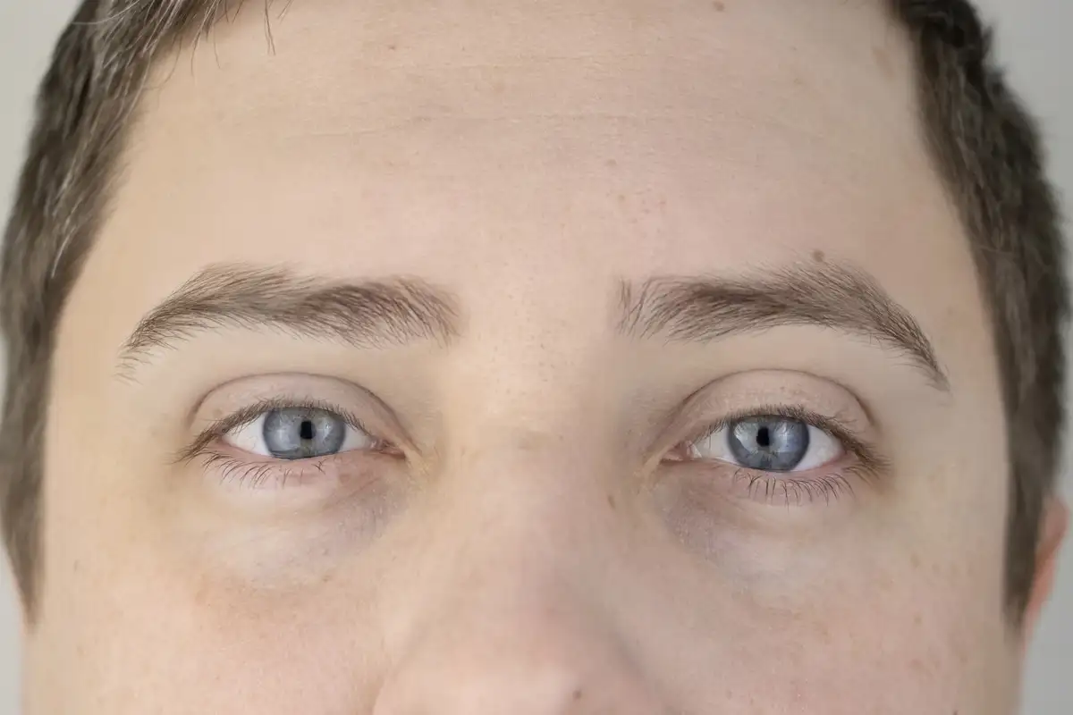 Eyebrow shaping for men after