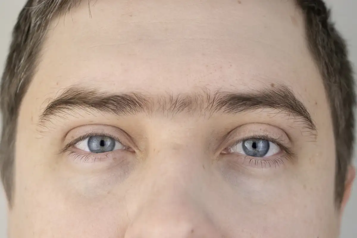 Eyebrow shaping for men before